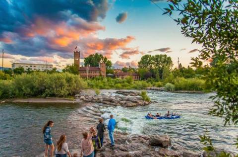 This Picturesque Montana City Right On The River Is A Nature Lover's Dream Come True