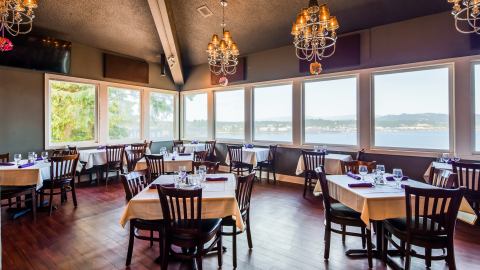 The River Views From This Oregon Restaurant Are As Praiseworthy As The Food﻿