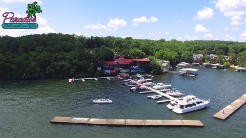 Dine In A Tropical Wonderland At Missouri’s Most Colorful Waterfront Restaurant