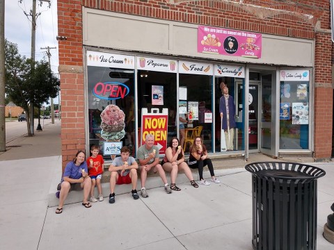 This Spectacular Sweet Shop In Michigan Serves Ice Cream Tacos And They're Actually Amazing