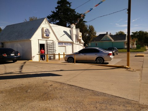 This Tiny Kansas Restaurant Doesn't Look Like Much But The Burgers Are Sublime