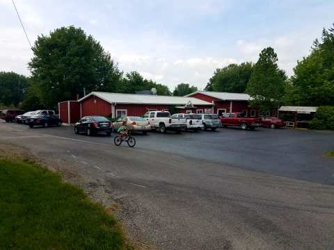 This Small Town Illinois Restaurant Is A Pizzeria, Steakhouse, and BBQ Pit All-In-One