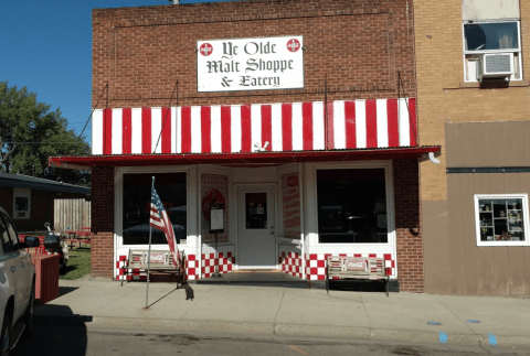 Revisit The Glory Days At This '60s-Themed Restaurant In North Dakota