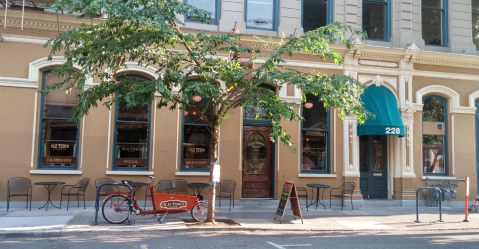 You Might Be Joined By A Ghostly Diner At This Haunted Oregon Pizzeria