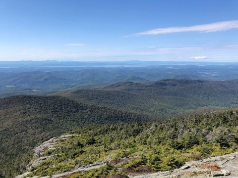 You Can Explore A Hidden WWII Plane Crash On This Mountain Hike In Vermont