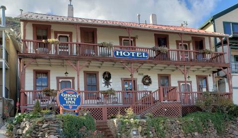 This 129-Year-Old Bed And Breakfast Is One Of The Most Haunted Places In Arizona… And You Can Spend The Night