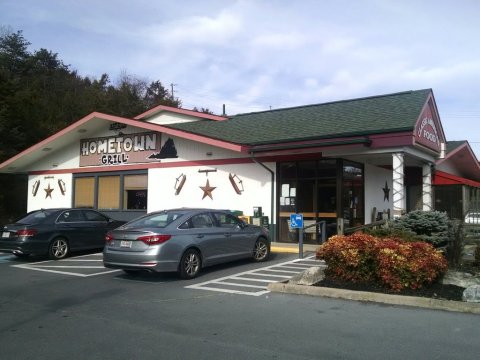 This Delightful Virginia Restaurant Features An All-You-Can-Eat Fried Chicken Buffet