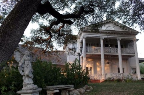 There's A Paranormal Festival Coming To One Of The Most Haunted Hotels In Texas