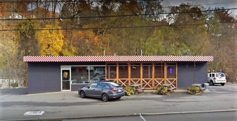 This Teeny Roadside Restaurant Near Pittsburgh Is A Must-Stop For Summer BBQ