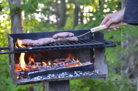 9 Scrumptious Foods You'll Find At Every Backyard Barbecue In Delaware