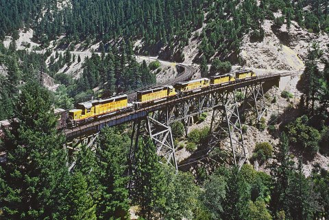 The Unique Spot In Northern California That's Perfect For Watching Trains Go By