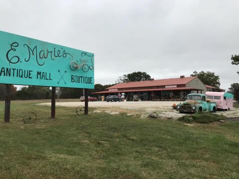 Go Treasure Hunting On National Thrift Shop Day In This Charming Missouri Town