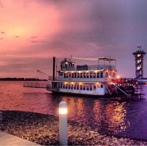 Spend A Perfect Day On This Old-Fashioned Paddle Boat Cruise Near Pittsburgh