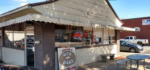 You Won't Leave Empty-Handed From This Small Town Amish Bakery In South Carolina