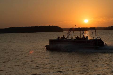 Take A Relaxing Sunset Cruise At This Gorgeous Arkansas Lake