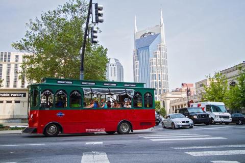 This Nighttime Trolley Tour Will Show You A Whole New Side Of Nashville