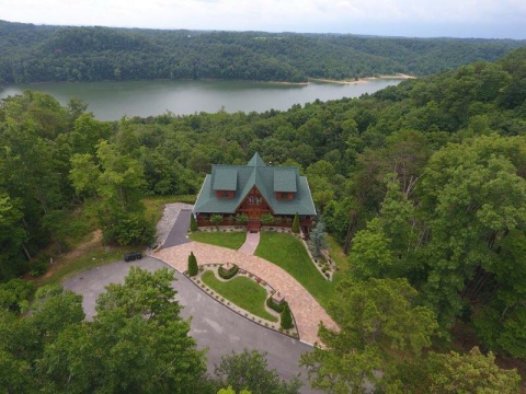 Look-Out Lodge In Kentucky Is A Beautiful Way To Experience Lake Cumberland