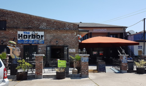 The Burger To End All Burgers Can Be Found At This One Restaurant Near New Orleans