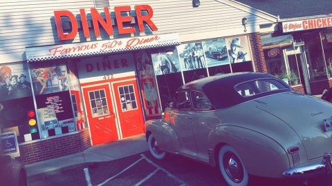 Relive The Glory Days At This 50s-Themed Restaurant In Connecticut