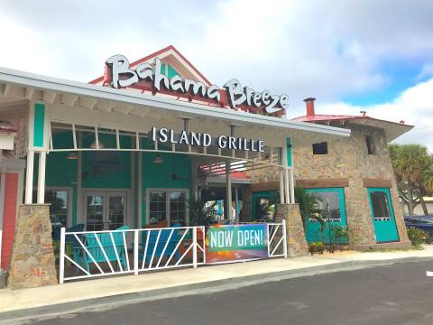 The Beach-Themed Restaurant In Illinois Where It Feels Like Summer All Year Long