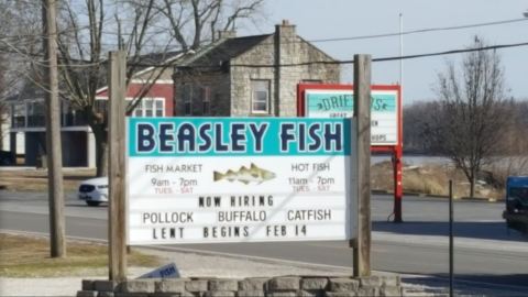 Dine On A Picnic Table By The River At This Roadside Fish Stand In Illinois