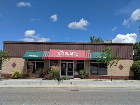 The Best Spot For Pizza In Illinois Is An Italian Restaurant That's Been Around Since 1968