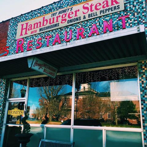 Visit Honey's Restaurant, The Small Town Burger Joint In Tennessee That’s Been Around Since 1923