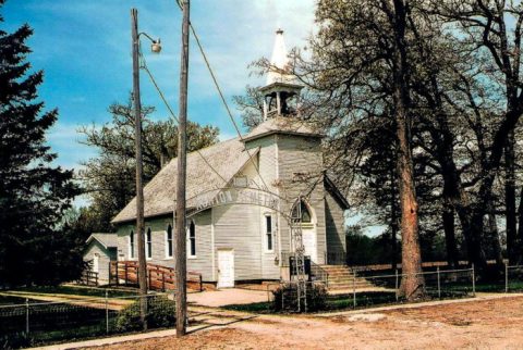 Here Are 8 Of Iowa's Most Famous Ghost Stories To Tell Around The Campfire