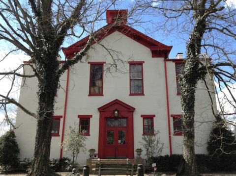 The School-Themed Restaurant In Cincinnati That's Absolutely Perfect This Time Of Year