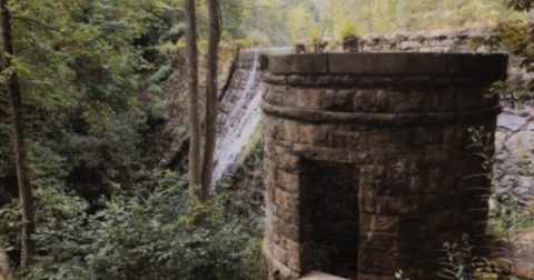 Sulphur Springs Trail, A 3.8-Mile Hike In South Carolina, Takes You Through An Enchanting Forest