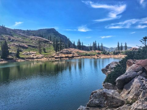 This Easy Hike In Utah Is Less Than Two Miles And Takes You To A Gorgeous Lake