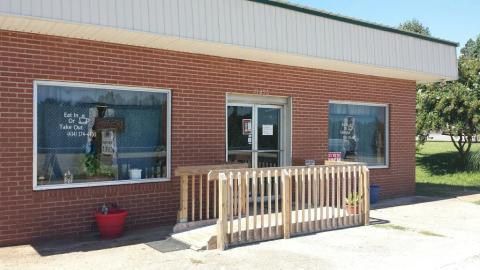 You've Got To Try The Fried Bologna From This Unassuming Restaurant In Virginia