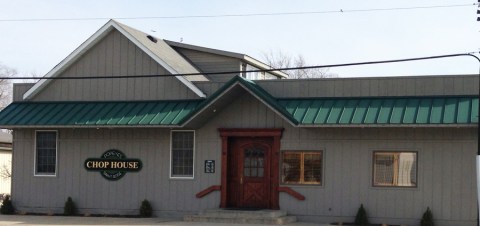 This No-Frills Steakhouse In Illinois Will Impress You In Every Way