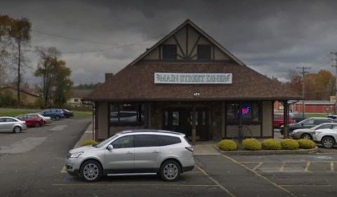 Visit Main Street Diner, The Small Town Burger Joint Near Pittsburgh That’s Been Around Since 1996