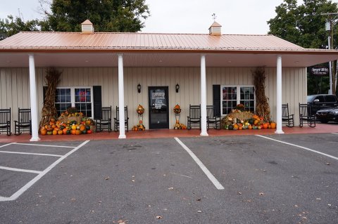 Devour Smoky BBQ And Homemade Ice Cream At CopperTop Bar-B-Q In Kentucky