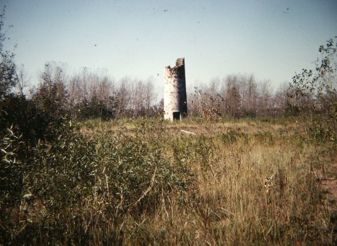 Minnesota's North Shore Is Home To A Beautiful Sandbar That Leads To An Abandoned Lighthouse