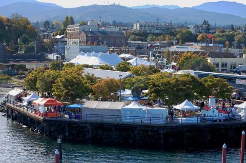 Add The Dungeness Crab & Seafood Festival In Washington To Your Fall Calendar