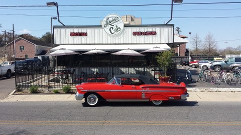 Visit Louie's Cafe, The Timeless Diner In Louisiana That's Been Around Since 1941