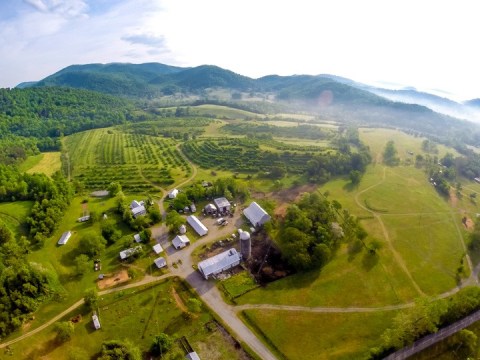 Graves' Mountain Lodge Near Shenandoah National Park In Virginia Is Positively Gorgeous Any Time Of Year