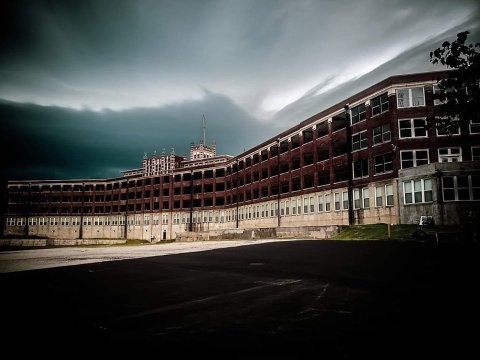 Play With The Paranormal At The Real Haunted House At Waverly Hills Sanatorium In Kentucky