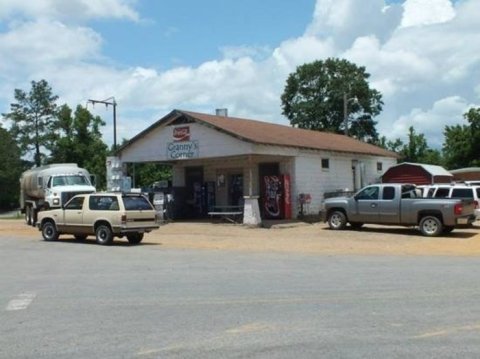 A Quaint Little Country Store In Mississippi, Granny's Corner Serves Some Of The State's Best Burgers