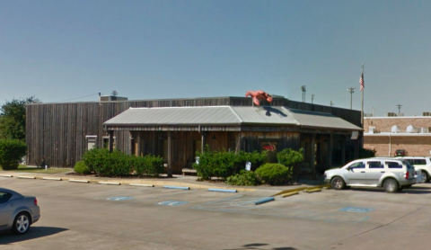 The Plates Are Piled High With Seafood At The Delicious Big Al’s In Louisiana