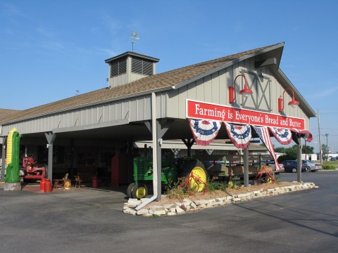 Eat Every Meal Of The Day At Illinois Machine Shed, A Farmhouse Family Restaurant