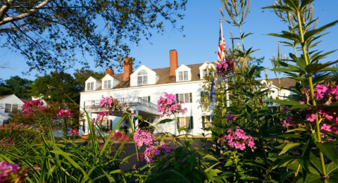 Chow Down At Harraseeket Inn's All-You-Can-Eat Lobster Brunch Buffet In Maine