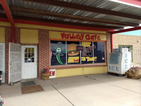 Valley Cafe Is Home To The Best Green Chile Cheeseburger In New Mexico