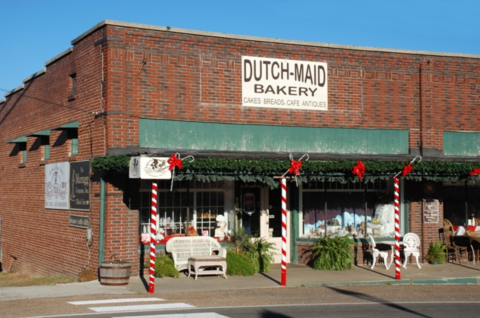 The Cakes At Dutch Maid Bakery In Tennessee Are Almost Too Wild To Eat