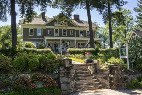 Venture Over To This British Themed B & B In North Carolina For The Ultimate Getaway