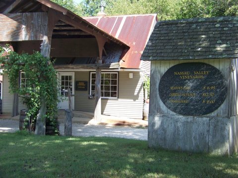 When You're Looking For Local Wine, You Can't Possibly Pass Up A Trip To Nassau Valley Vineyards In Delaware