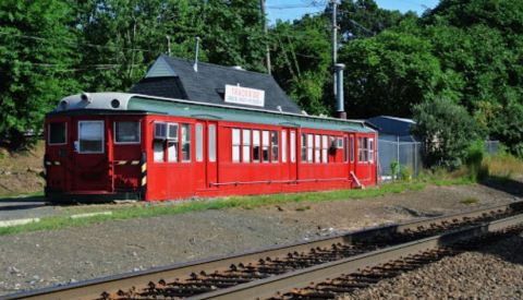 Eat Pizza In A Converted Subway Car At Trackside Pizza In Connecticut