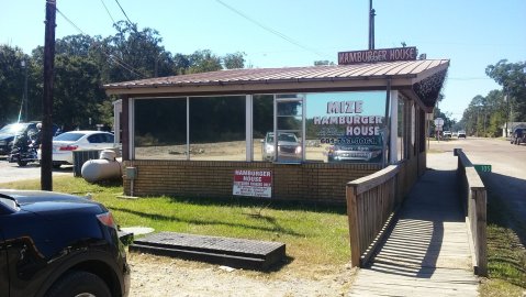 Visit Hamburger House, The Small Town Burger Joint In Mississippi That’s Been Around Since The 1950s